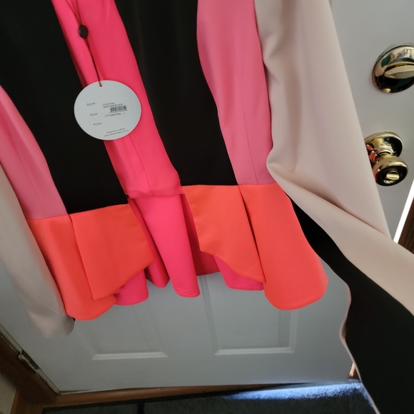 - Cameo blazer jacket L fits like a medium. - Picture 4 of 5